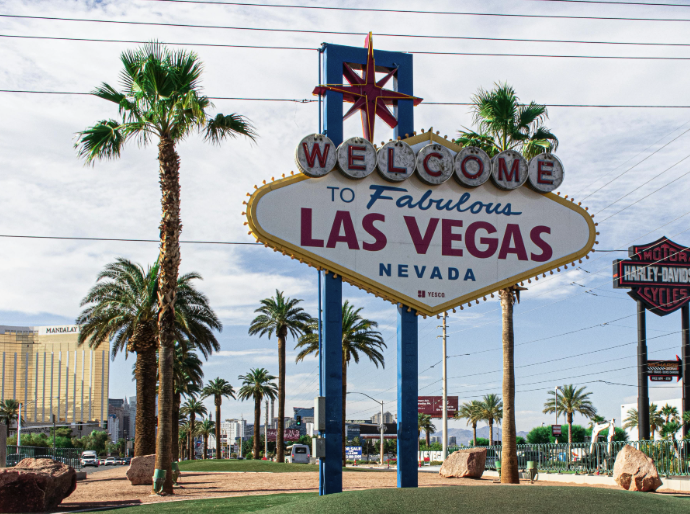 Las Vegas Tourism Declines as Players Shift to Online Gambling